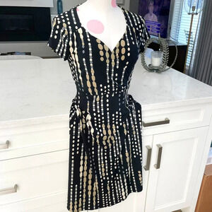 Cleo Cap Slv Faux Wrap Fit & Flare Circle Pattern Dress Blk Cream Gry Tan Sz 2
